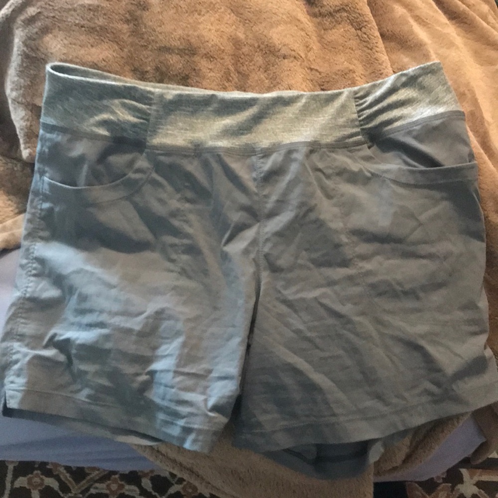 Mountain hardware shorts
